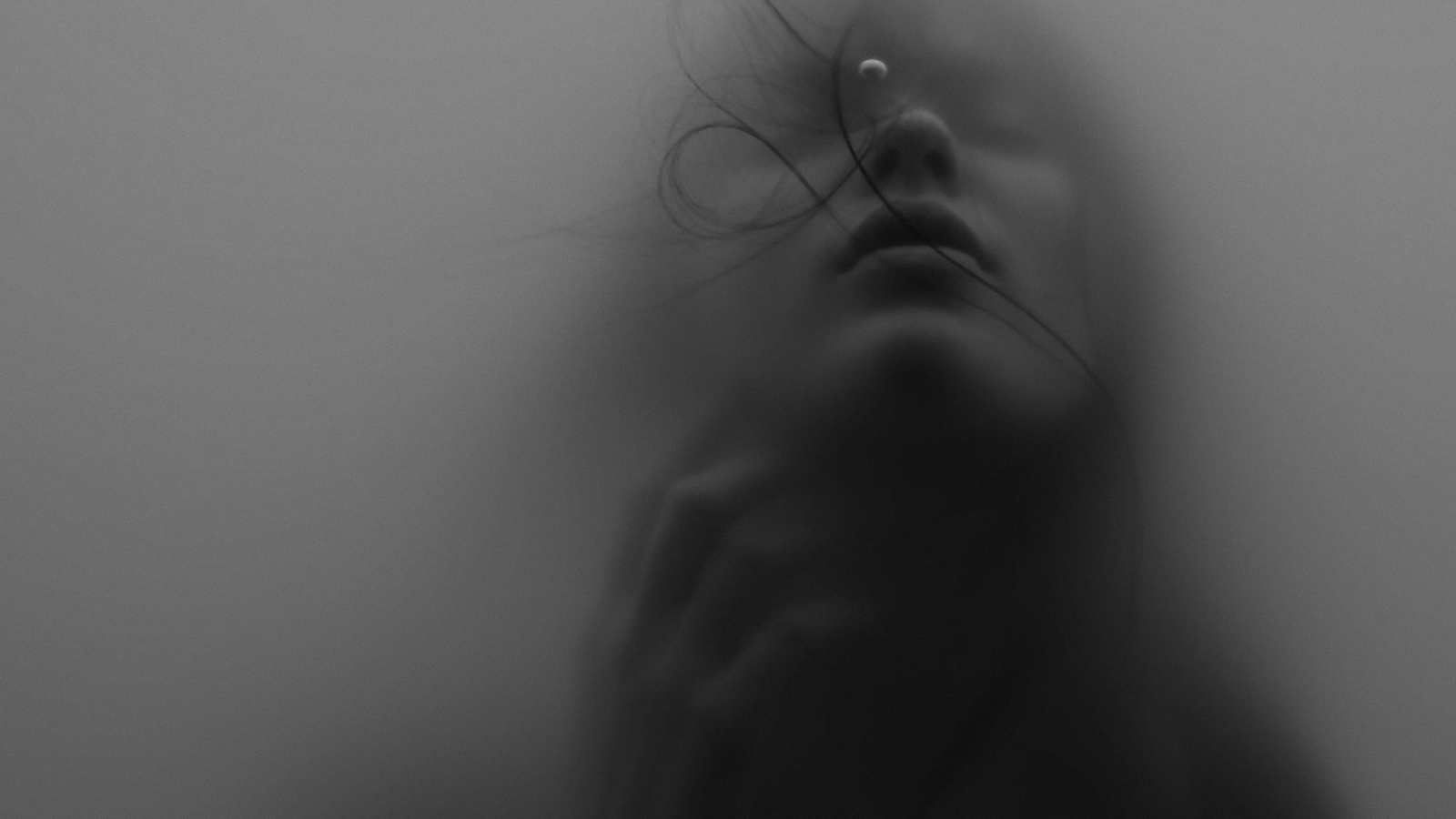 Фотография Девушка в тумане