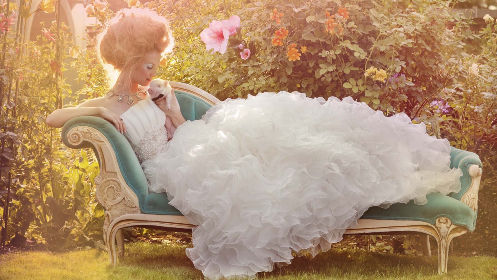 Фотография женщина в саду