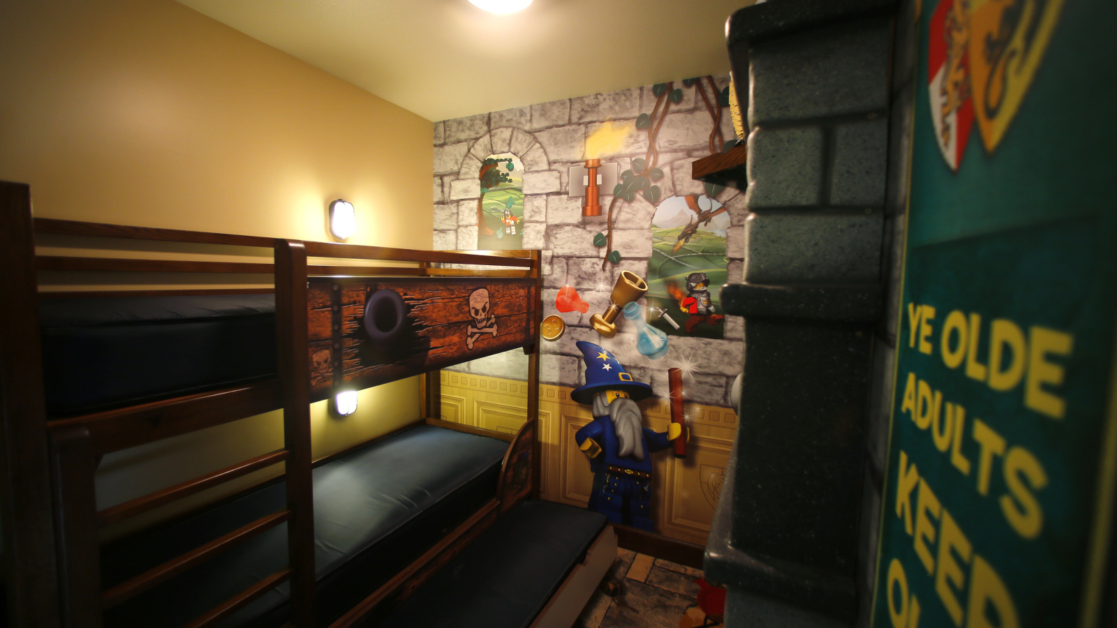 Пиратский корабль в детской