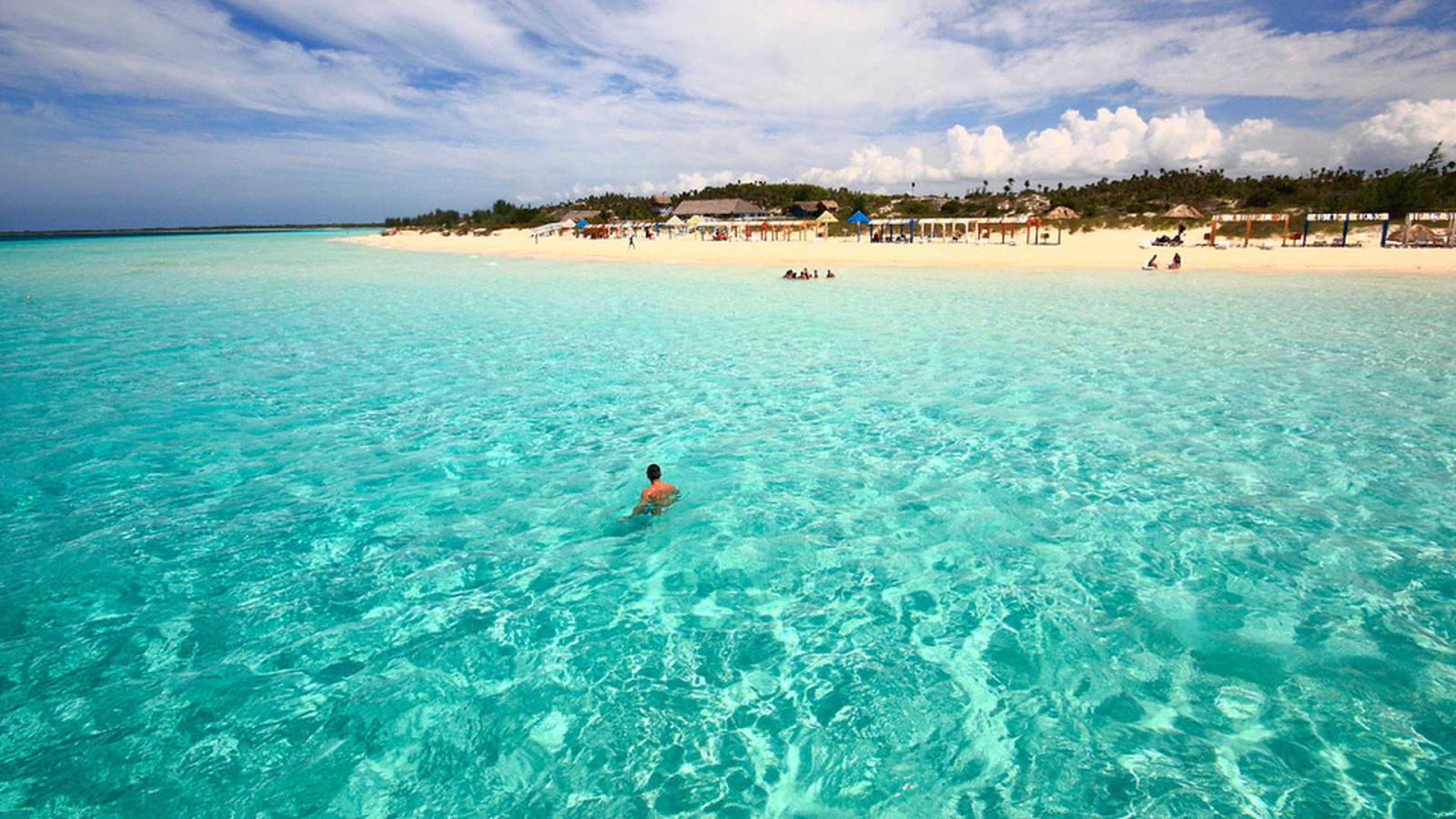 Отдых на пляже на курорте Кайо Коко, Куба