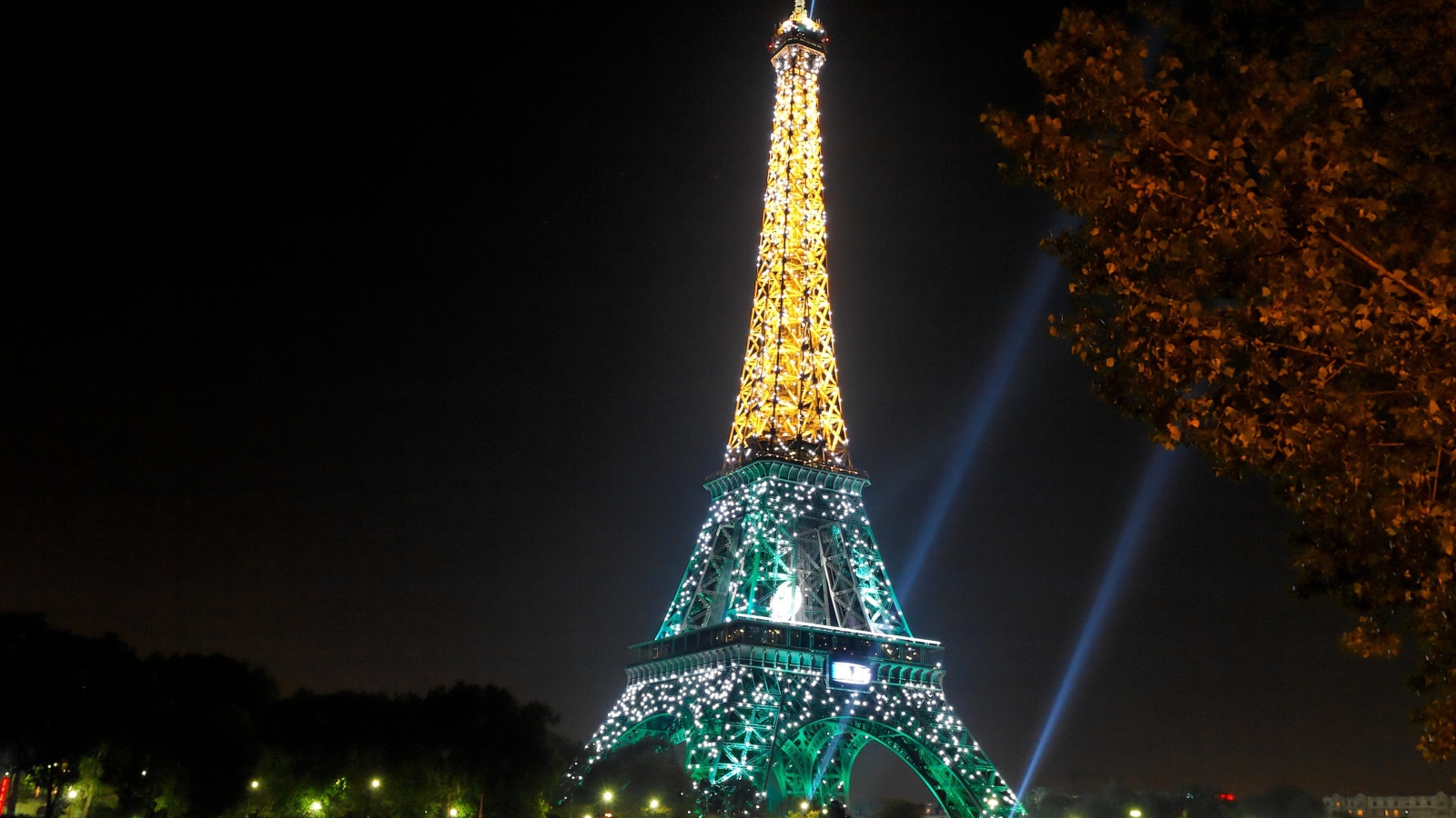 Сияющая Эйфелева башня