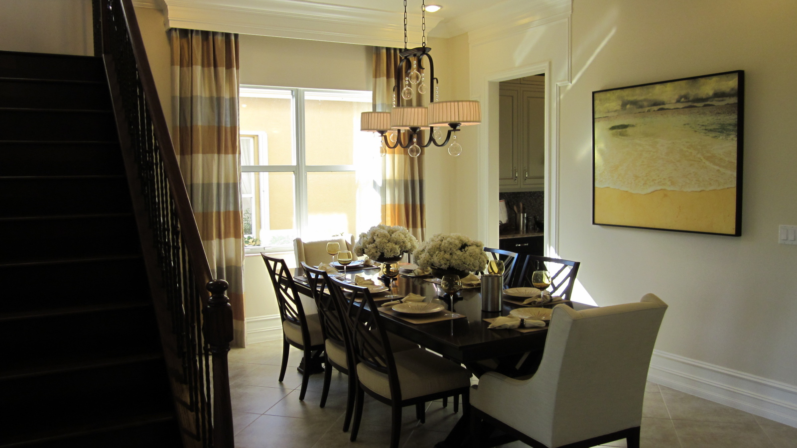 Небольшая уютная столовая