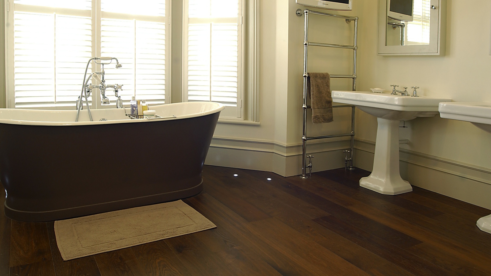 Напольная ванная