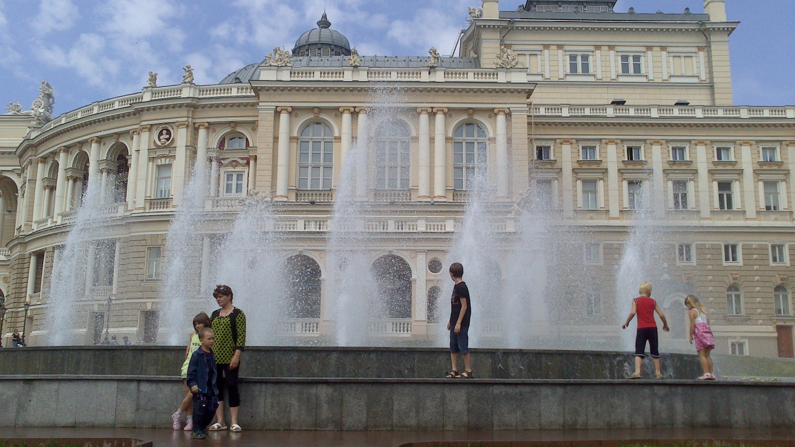 Фонтан у Оперного театра