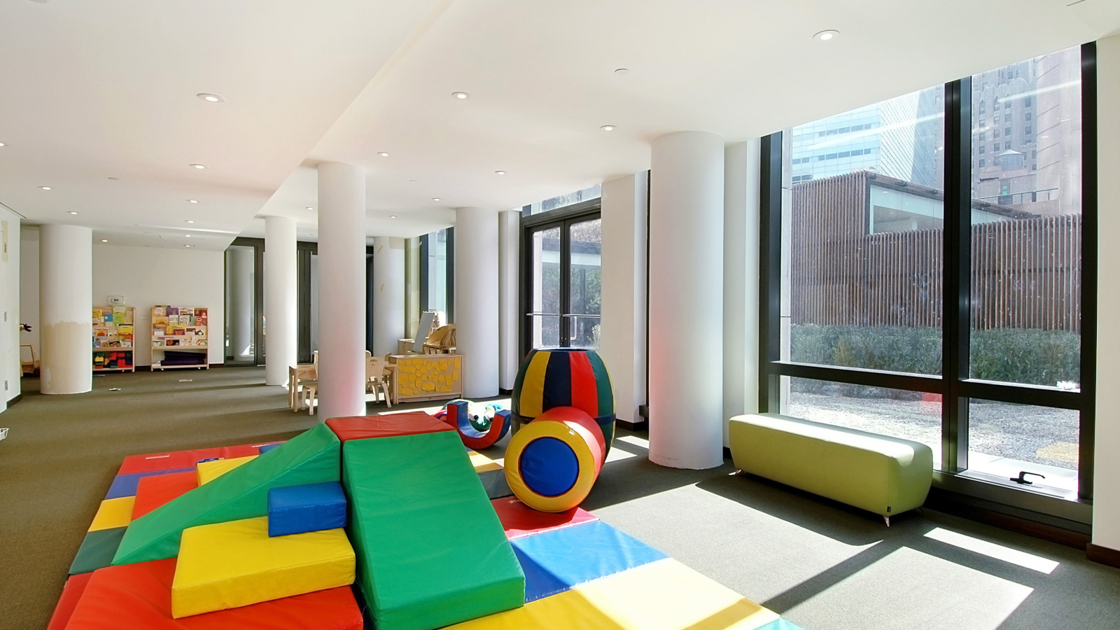 Просторная детская комната