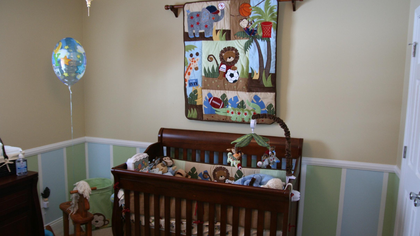 Традиционное оформление детской