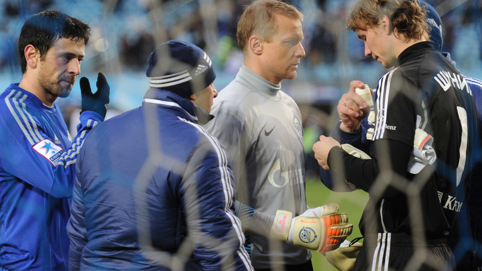 Вячеслав Малафеев голкипер сборной РФ за работой