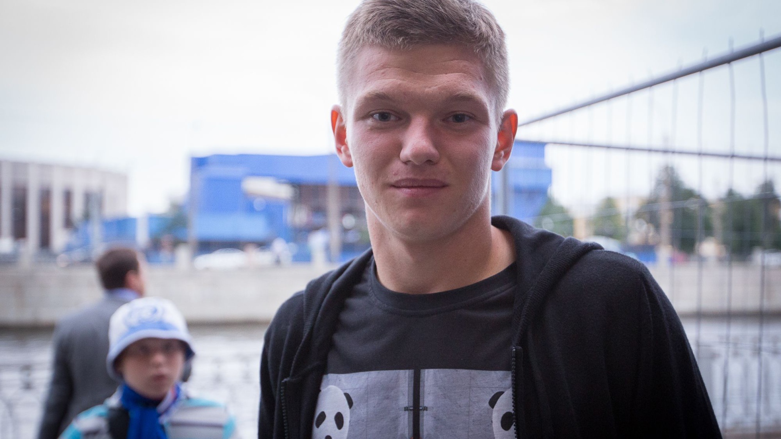 Полузащитник Зенита Олег Шатов