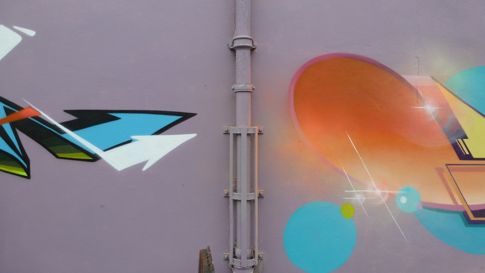 Граффити на стене и краски