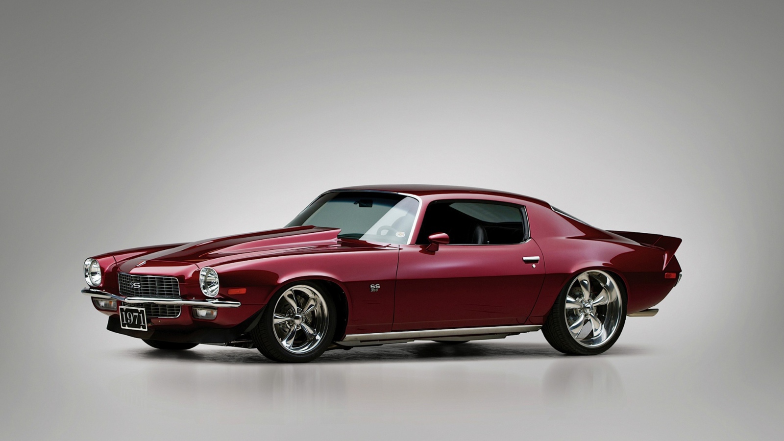 Темно вишневый автомобиль 1971 года