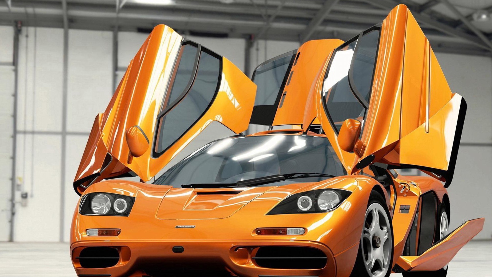 Оранжевый McLaren F1 Гиперкар