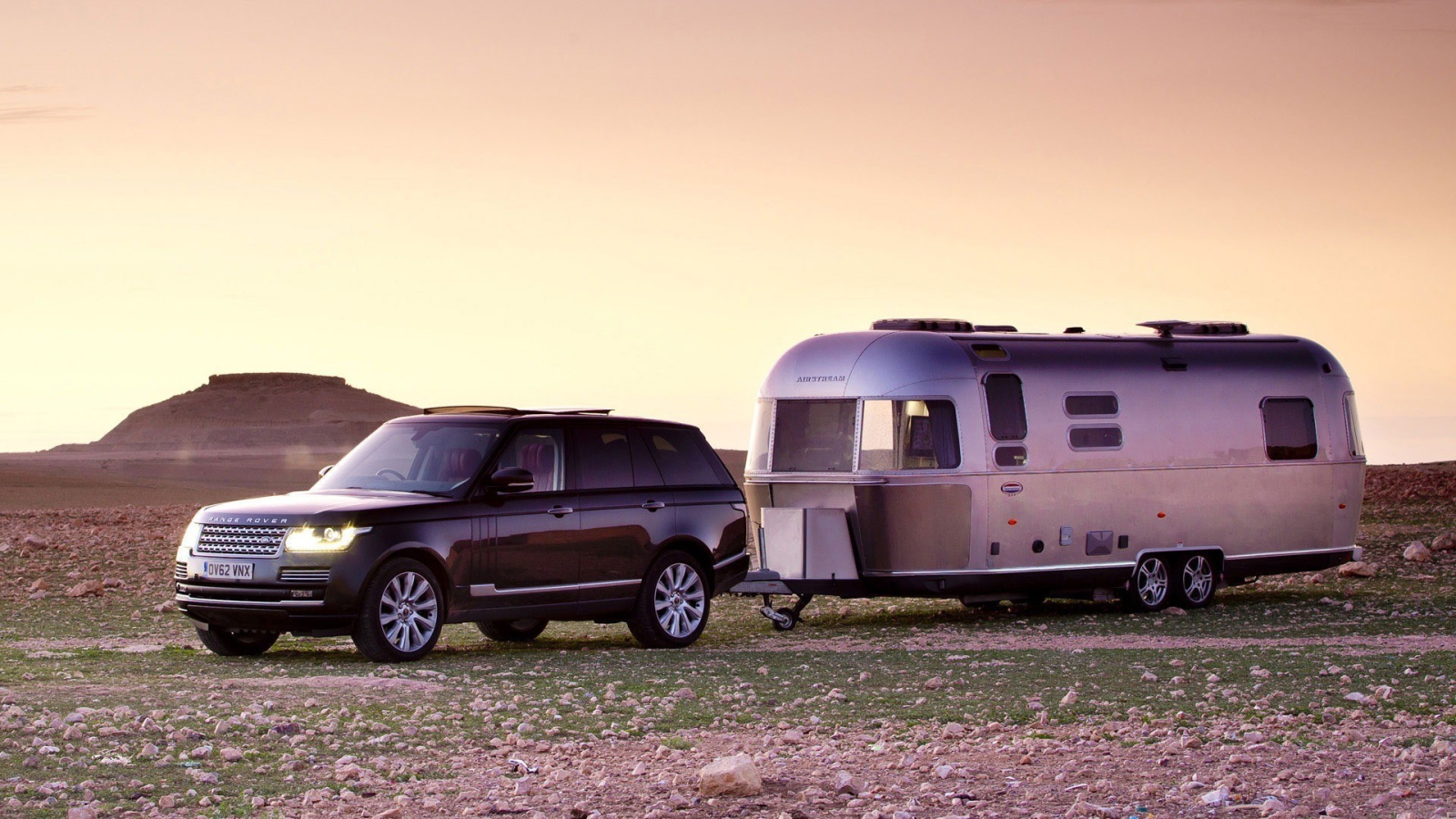 Рендж Ровер с жилым прицепом