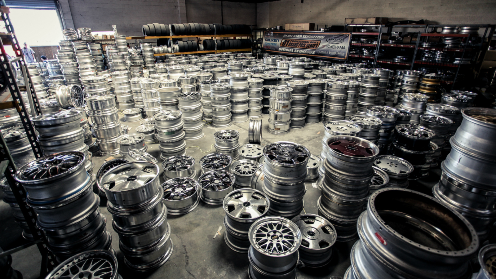 Склад автомобильных дисков