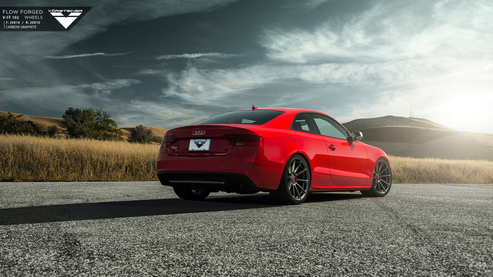 Вид сзади на красный Audi S5 Vorsteiner