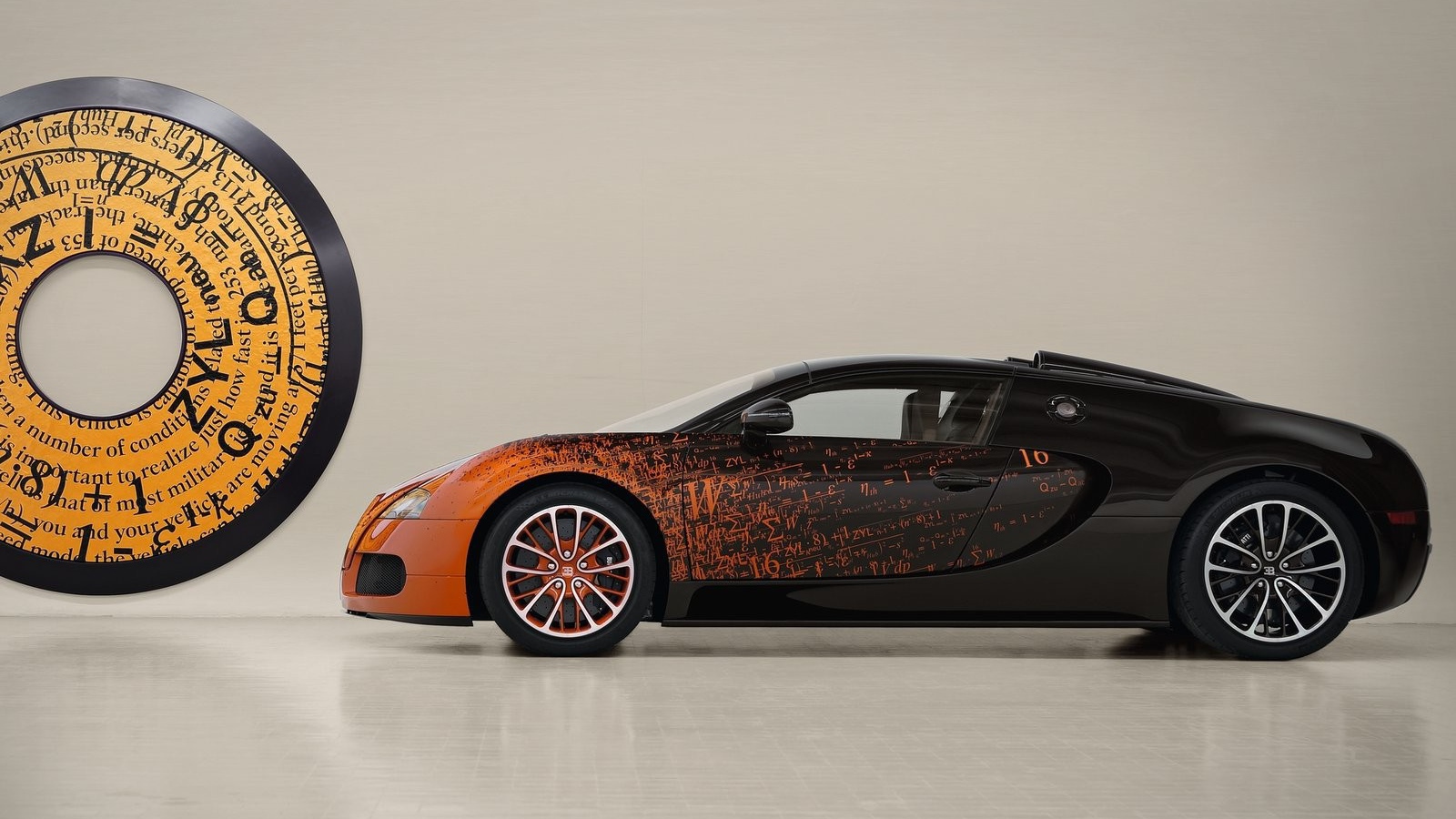 Оранжево черный Bugatti Veyron