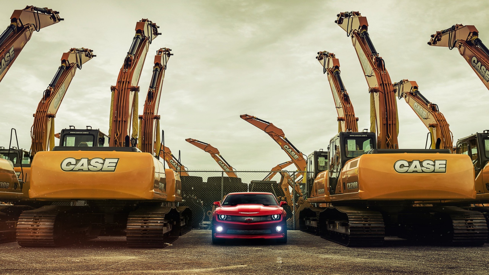 Chevrolet Camaro между экскаваторами