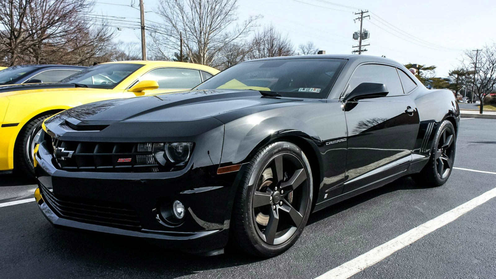 Поражающий черный Chevrolet Camaro SS