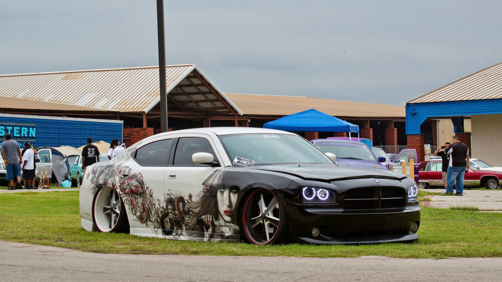 Рисунки на автомобиле Dodge Charger