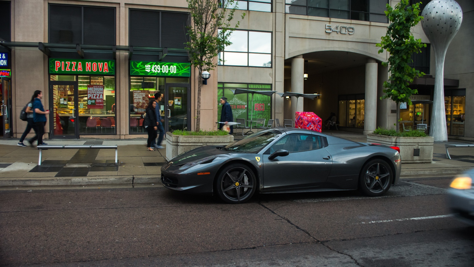 Серый Ferrari 458 italia в Торонто