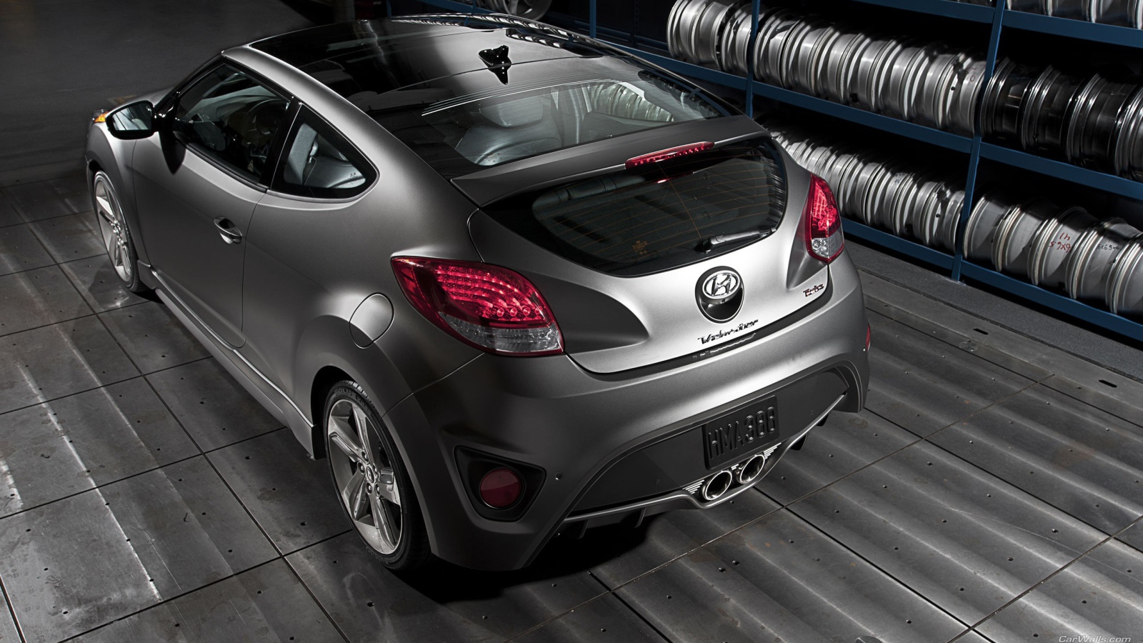 Авто Hyundai Veloster в гараже