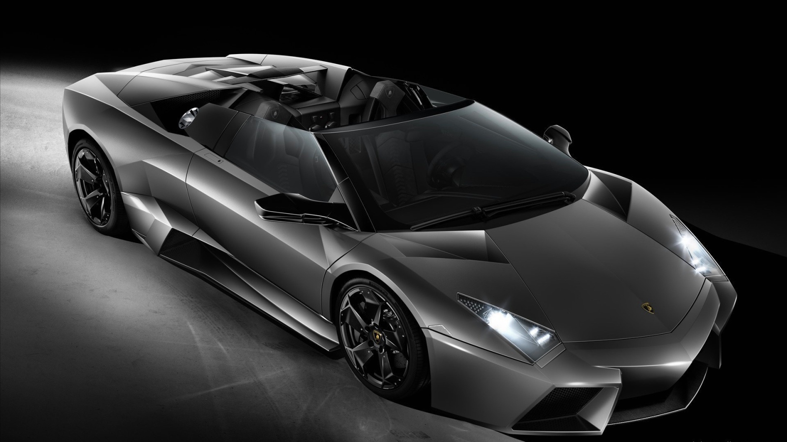 Черный Lamborghini Reventon кабриолет