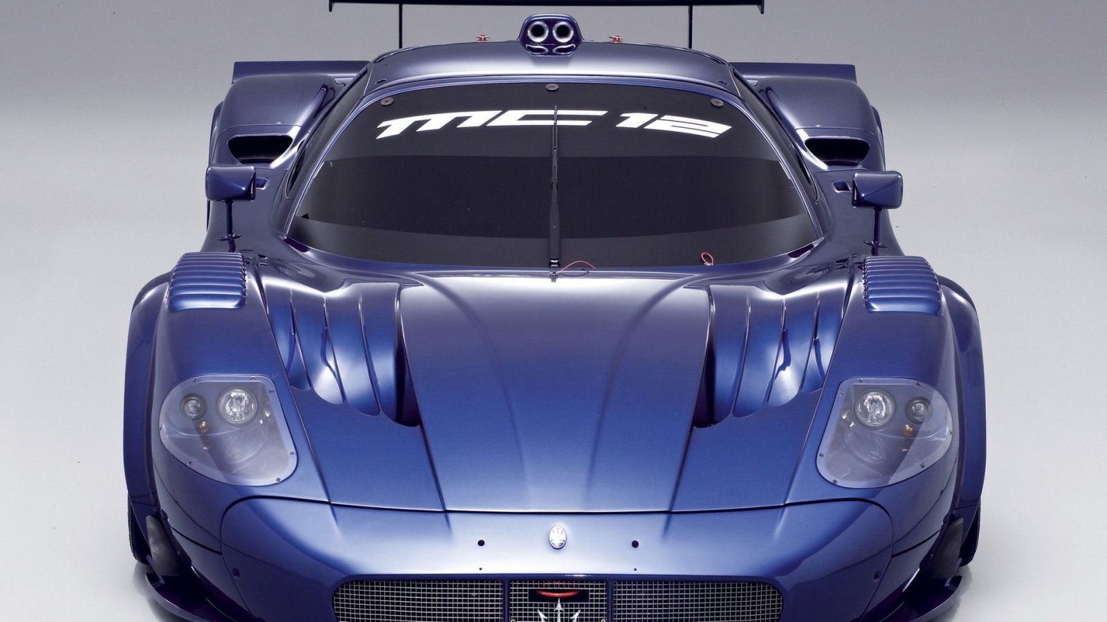 Голубой спортивный Maserati