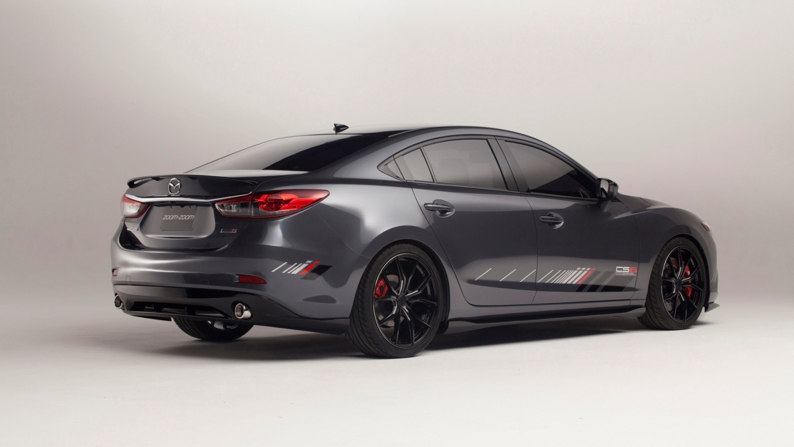 Концепт Mazda CS6 черного цвета