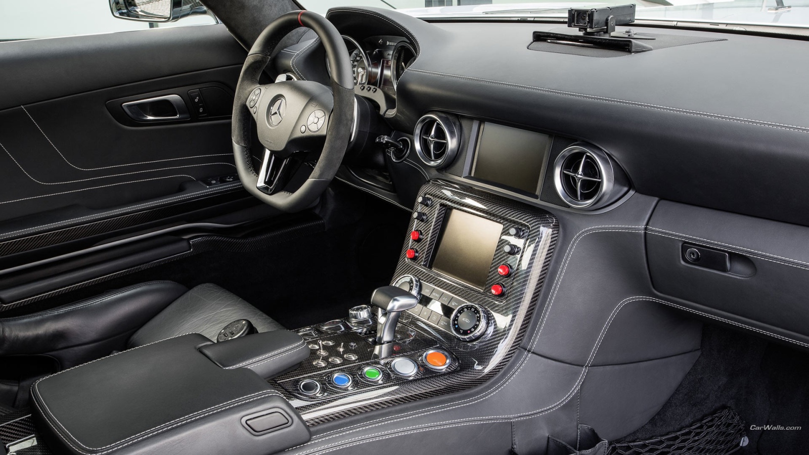 Салон автомобиля Mercedes SLS