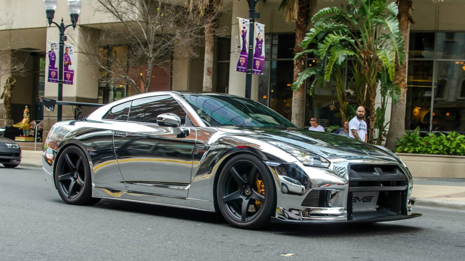 Зеркальный Nissan GT-R