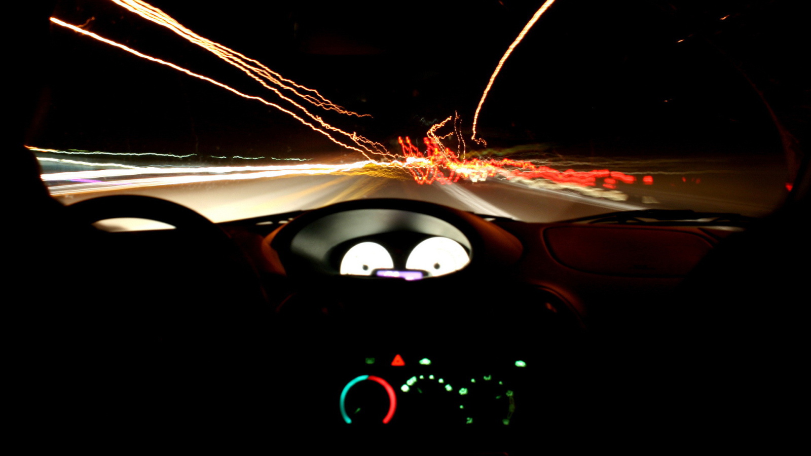 Ночной вид из кабины автомобиля