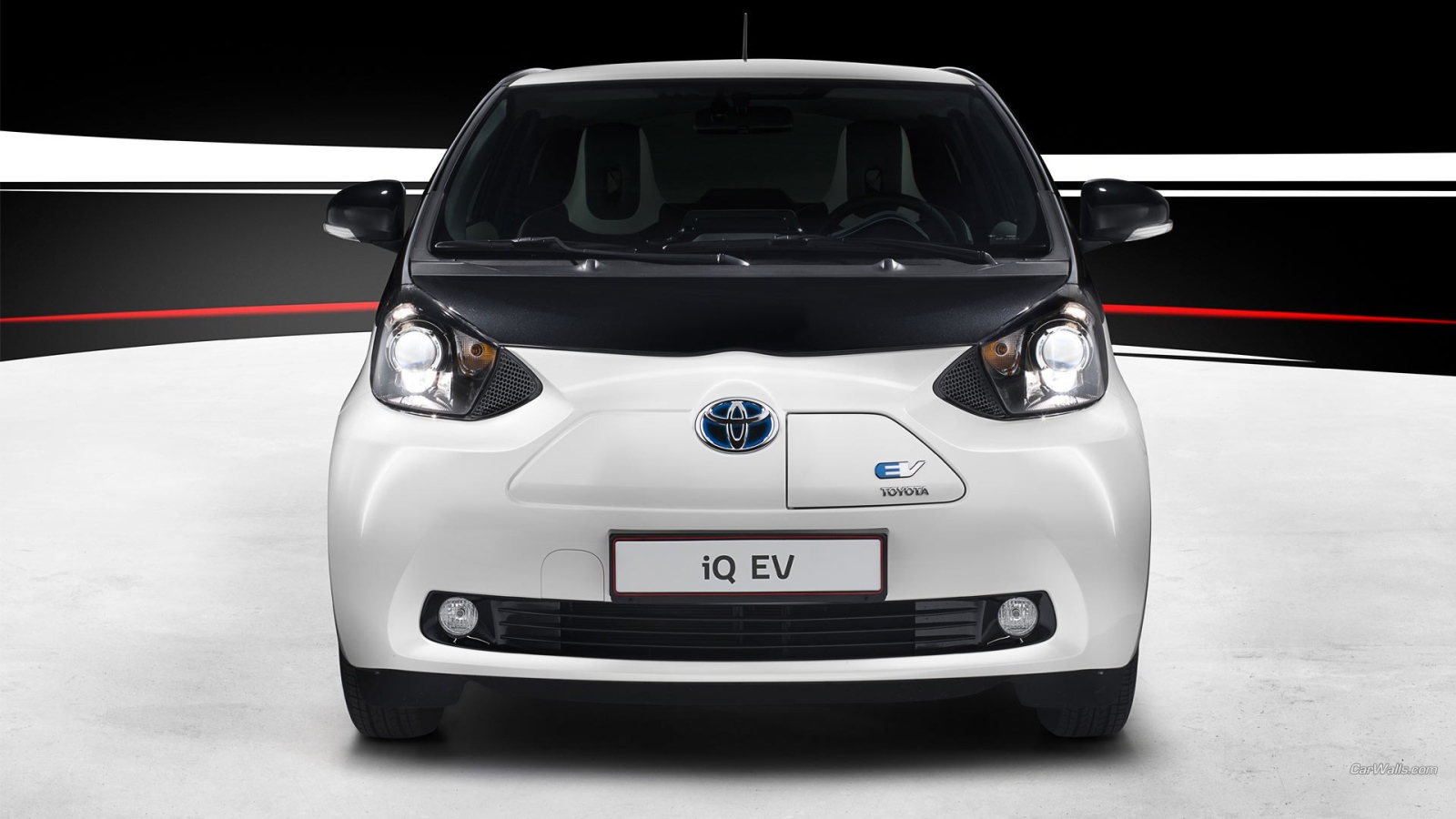 Электро автомобиль Toyota IQ