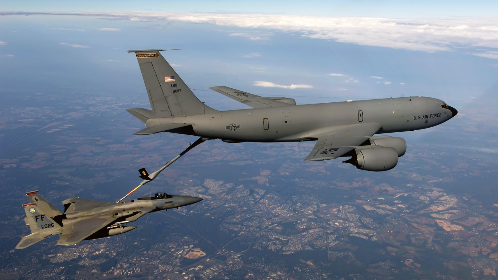 Дозаправка в воздухе самолета F-15 Eagle