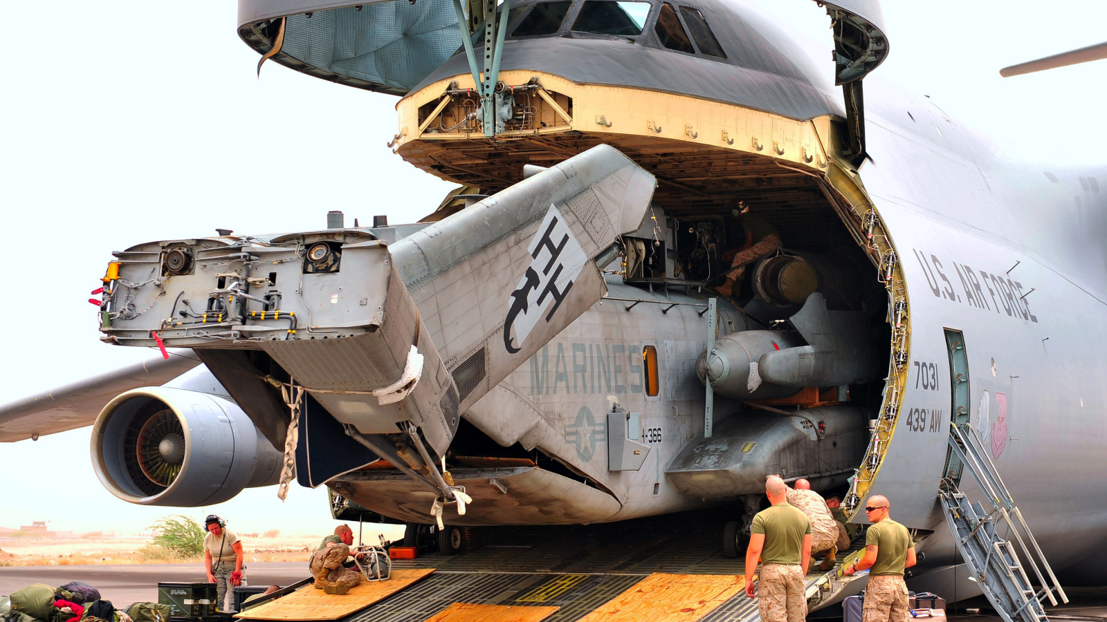 Погрузка самолета