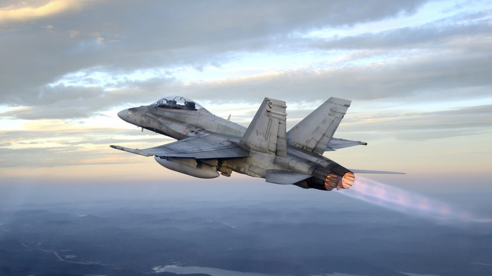 Реактивный самолет McDonnell Douglas CF-18 Hornet