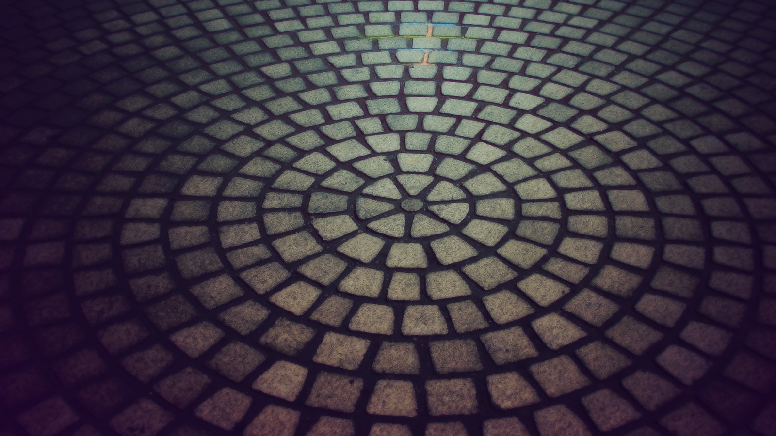 Брусчатка образует круг