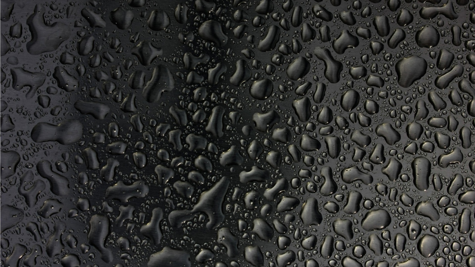 Капли конденсата, черный фон