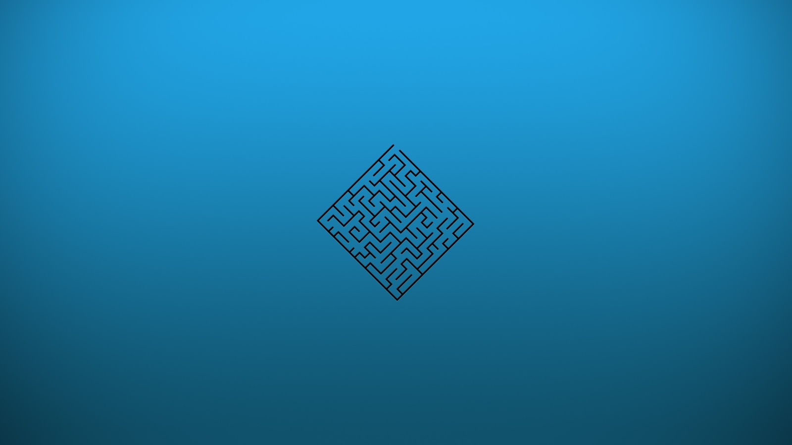 Лабиринт на голубом фоне