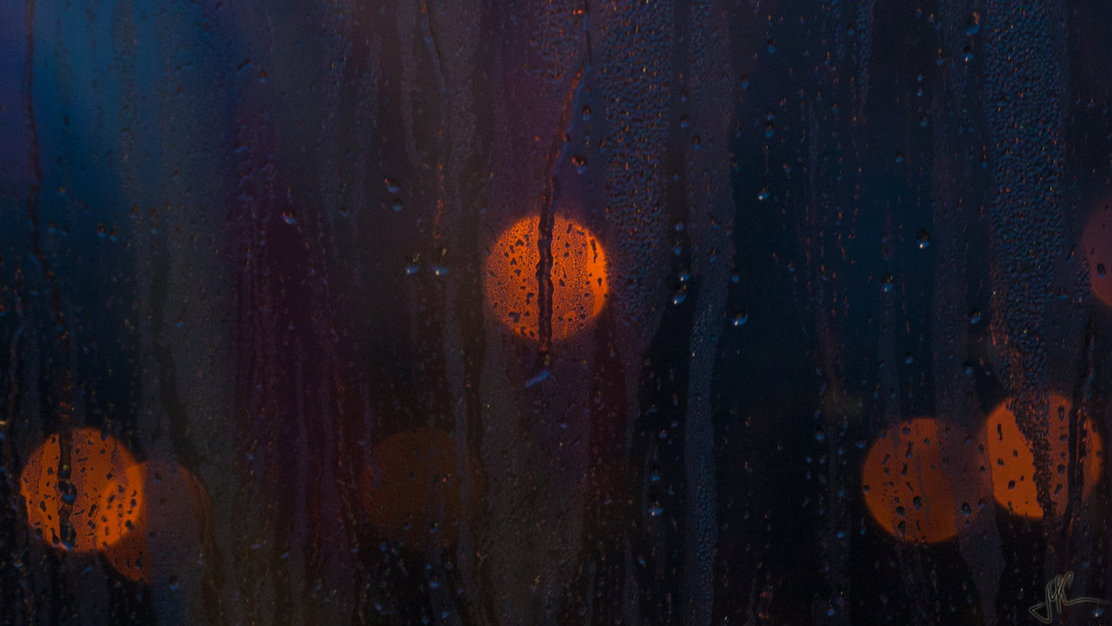 Огни за влажным стеклом