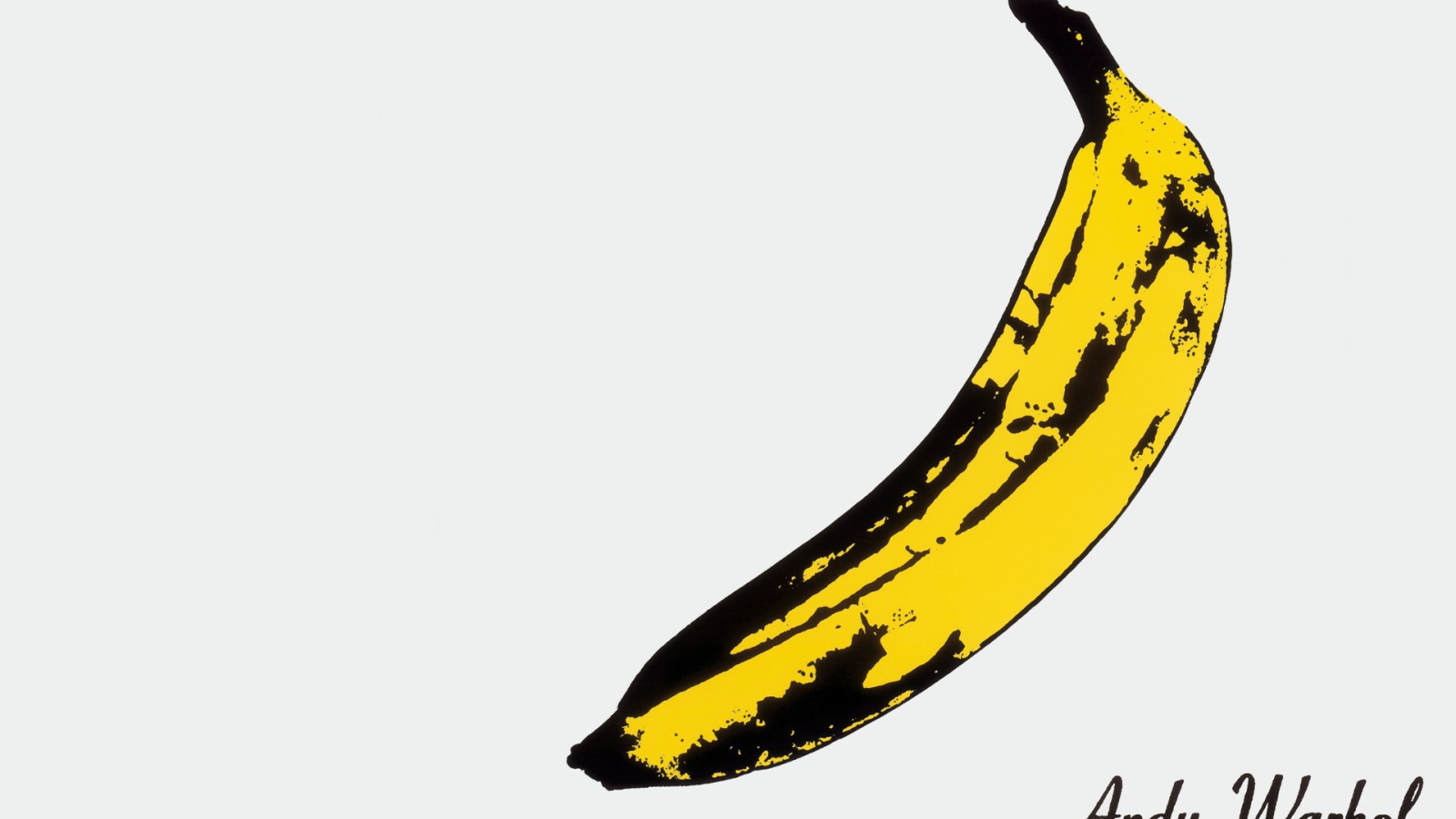 Спелый банан на белом фоне