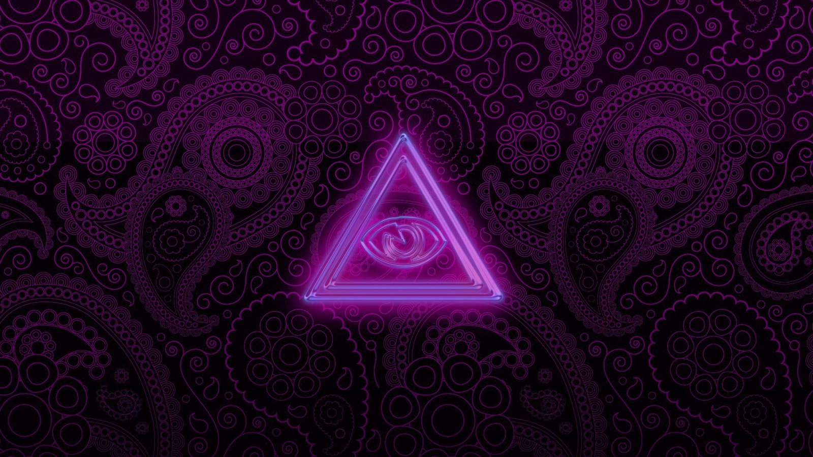 Треугольник на фиолетовом фоне