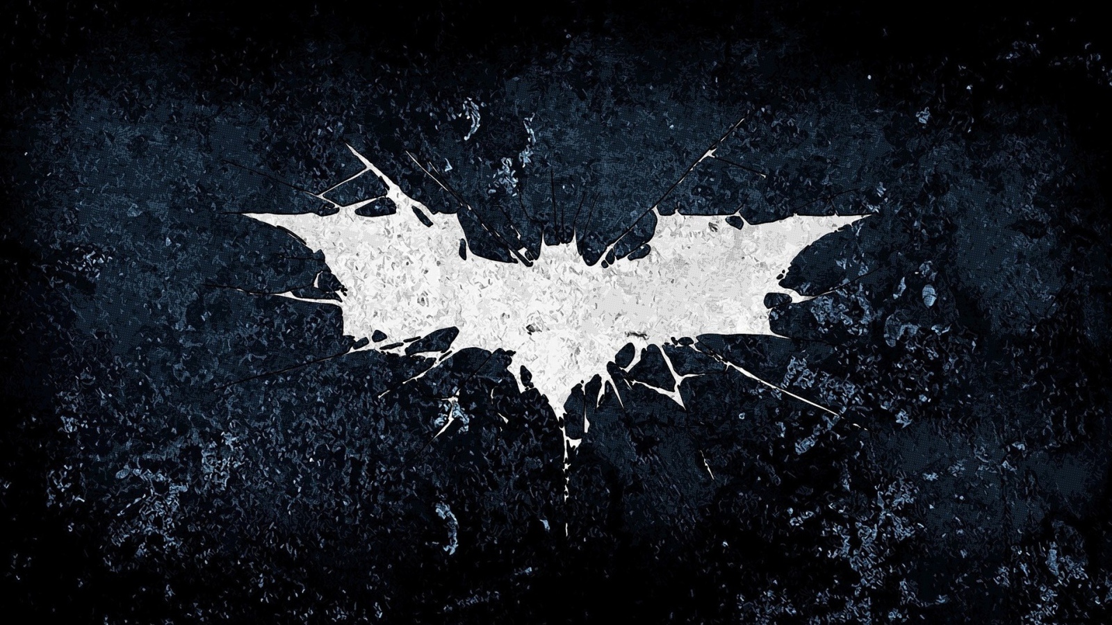 Белый символ летучей мыши на черном фоне