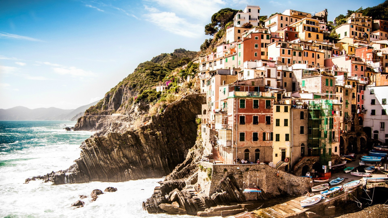 Город на берегу моря Риомаджоре, Италия