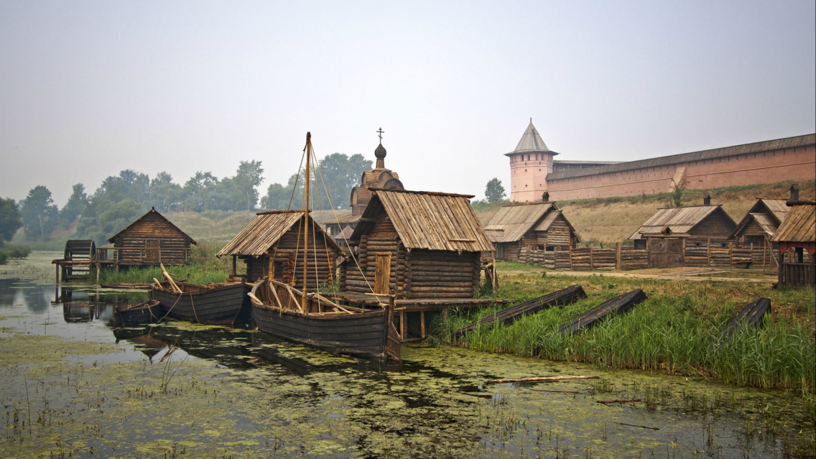 Причал для лодок в Суздали, Россия