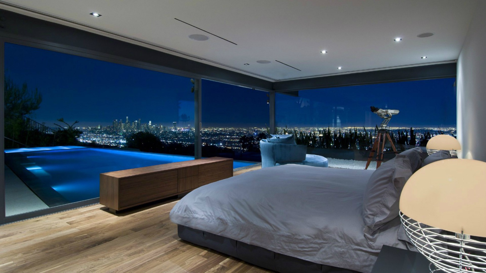 Роскошный особняк в Голливуде