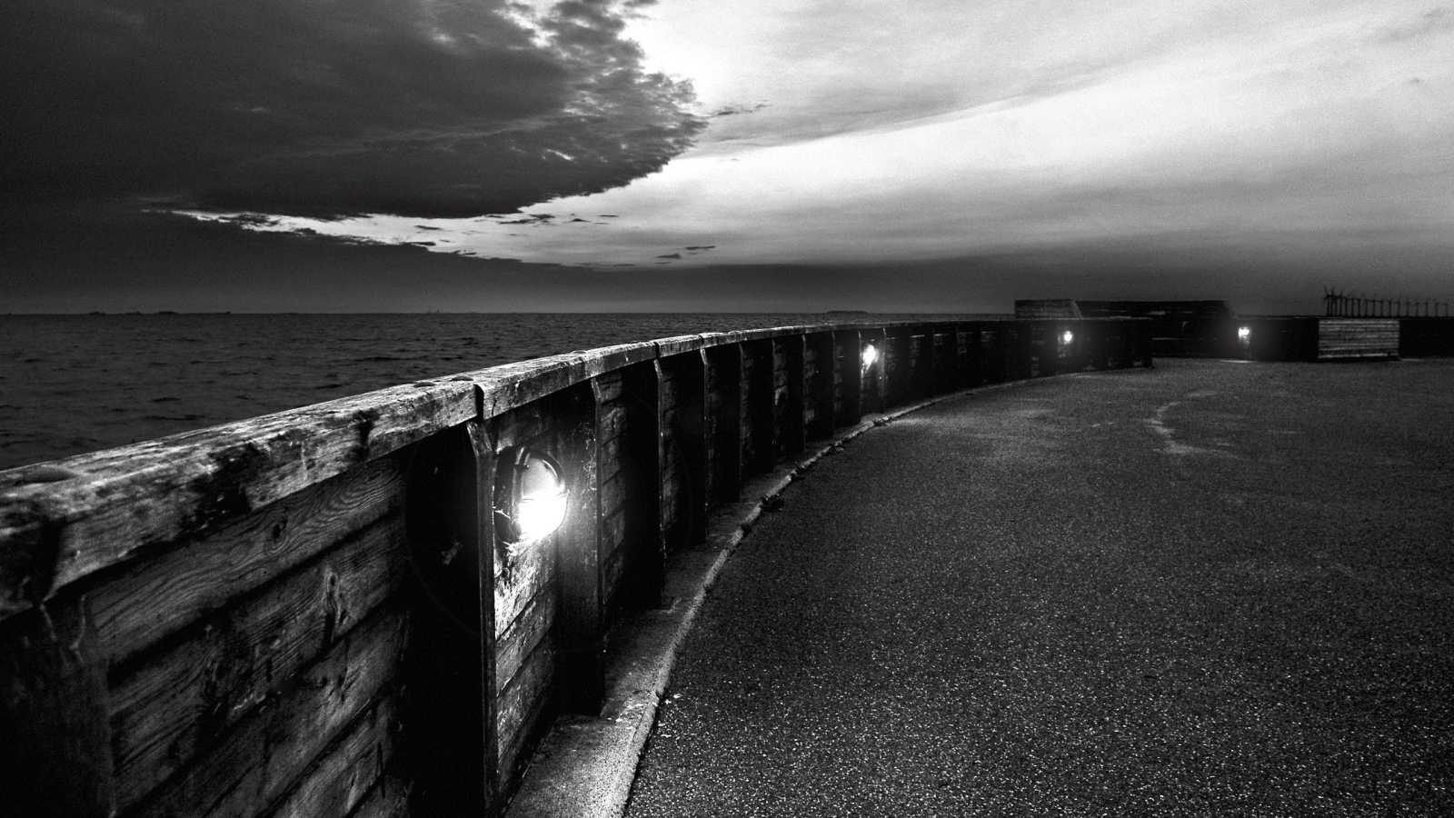 Ночные огни на набережной