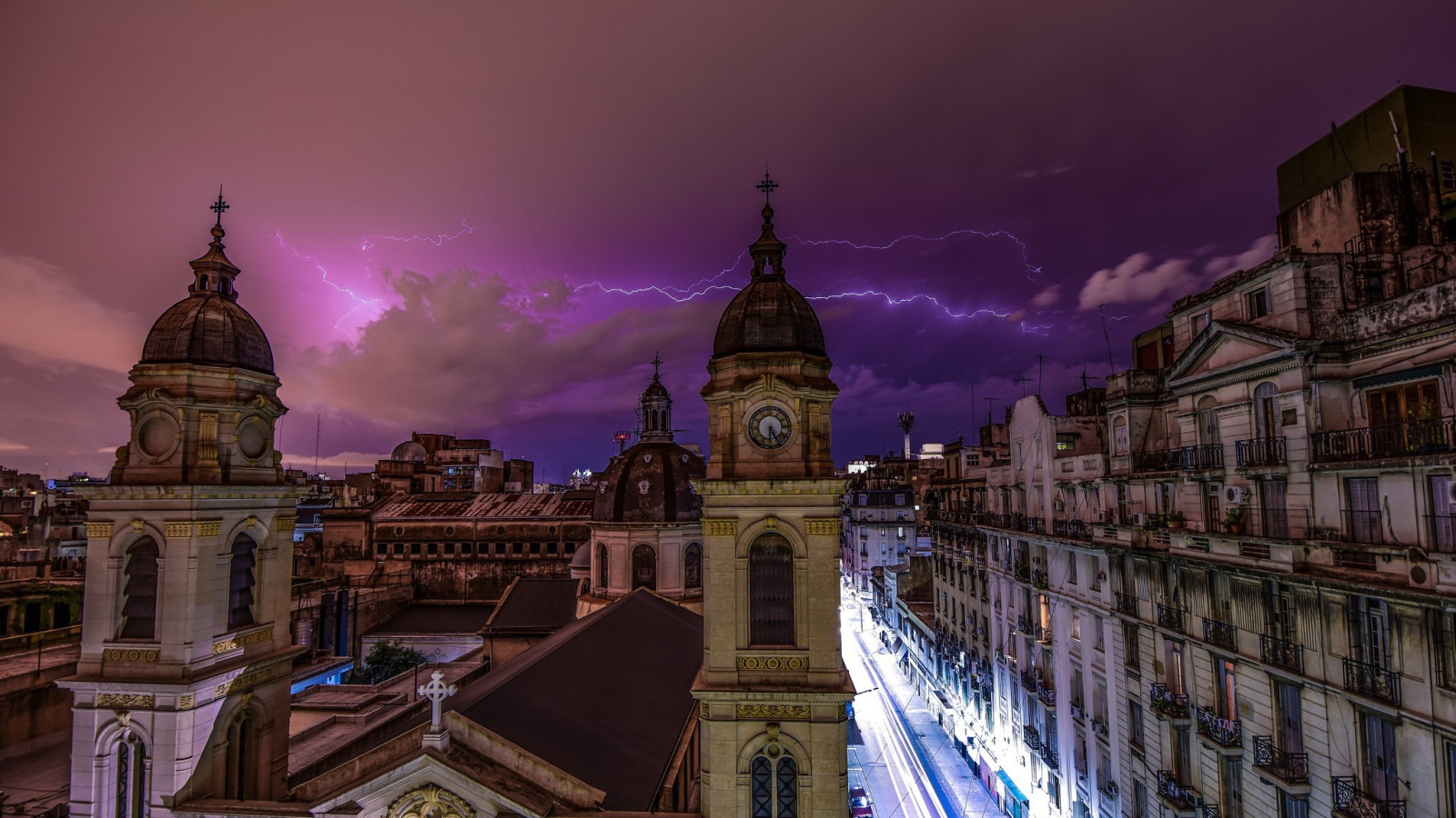 Ночной храм в Буэнос-Айресе