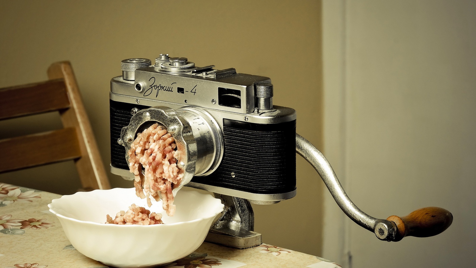 Креативная мясорубка из фотоаппарата