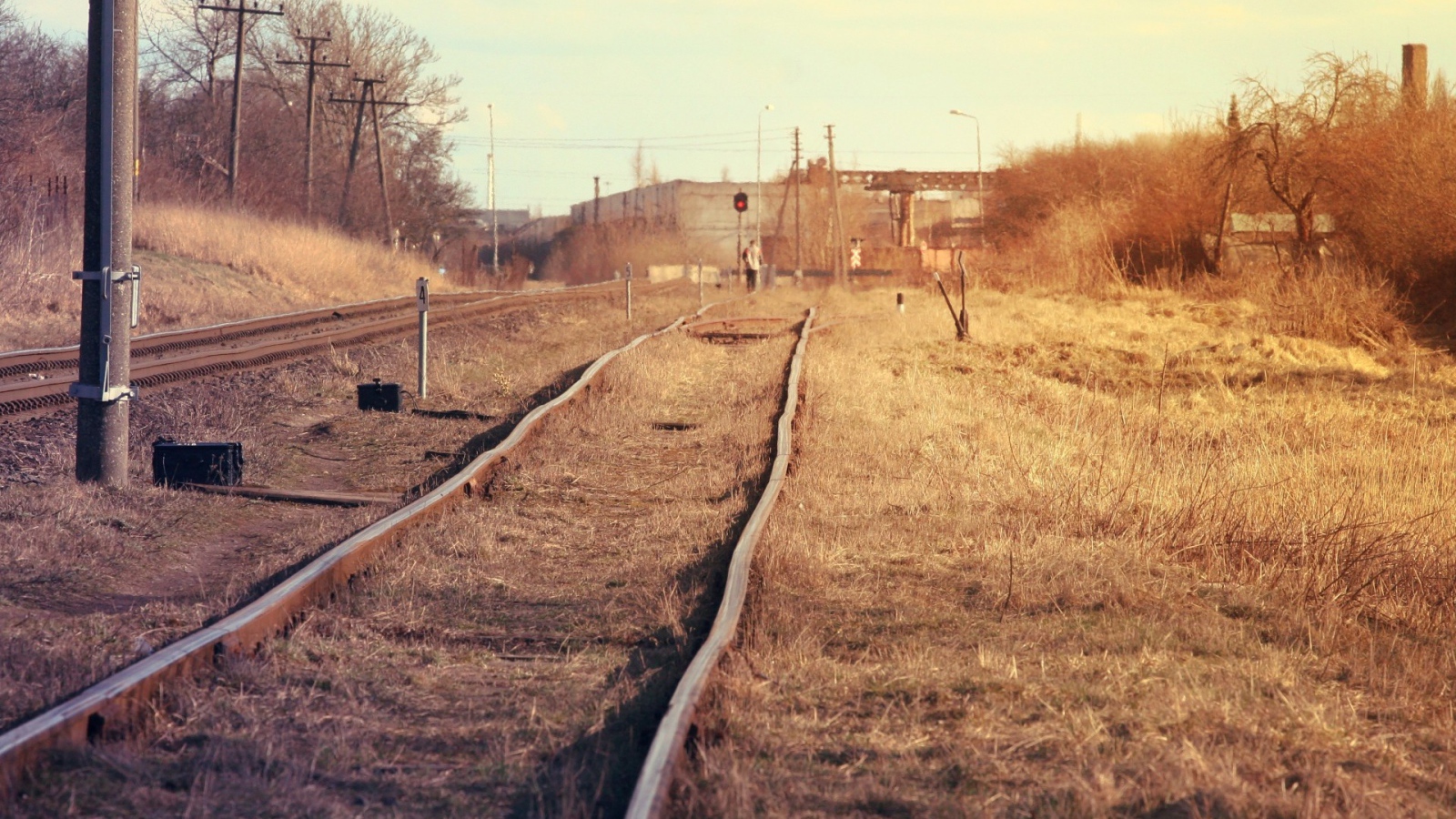 Деформированные старые рельсы