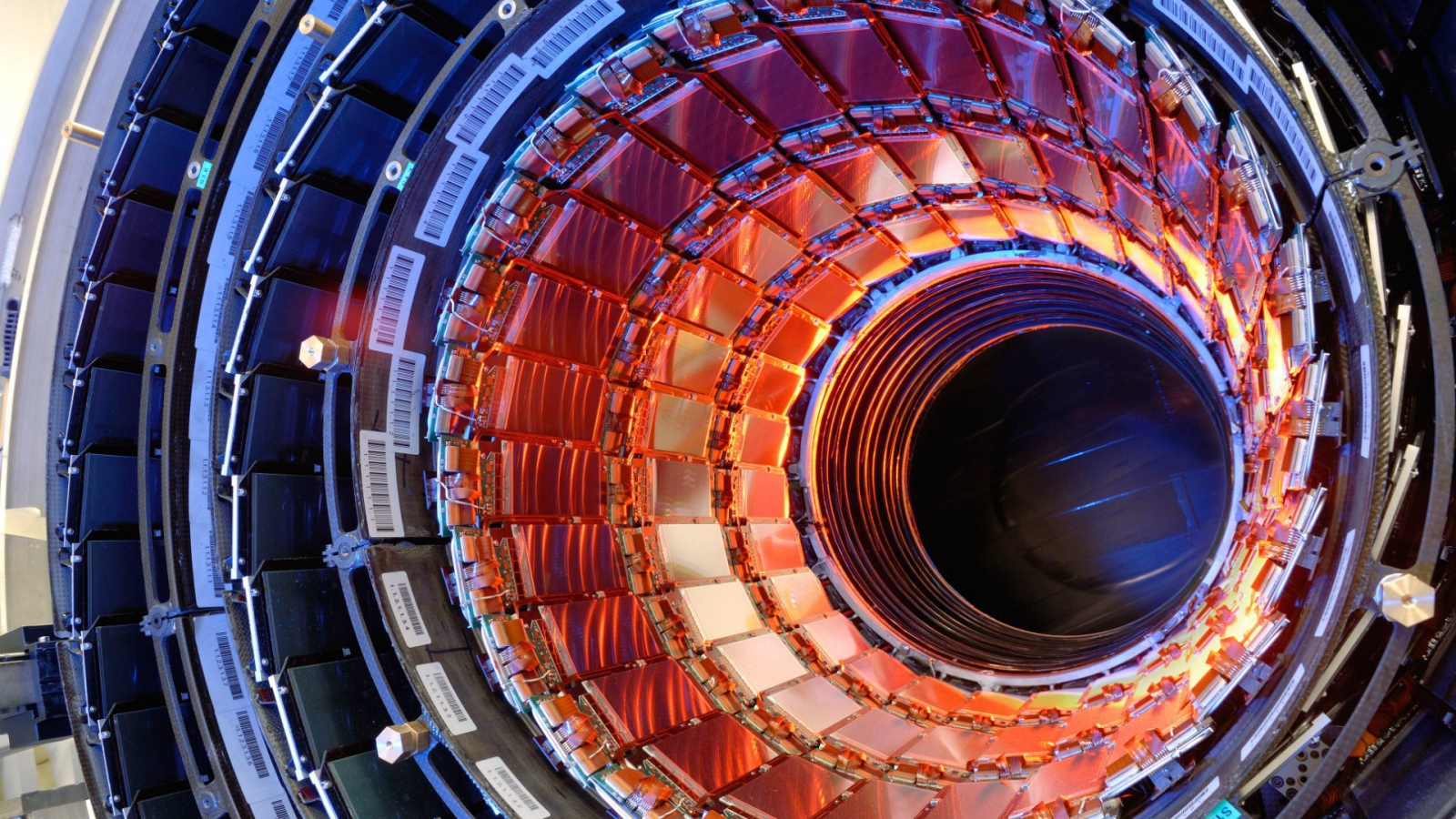 Внутри адронного коллайдера