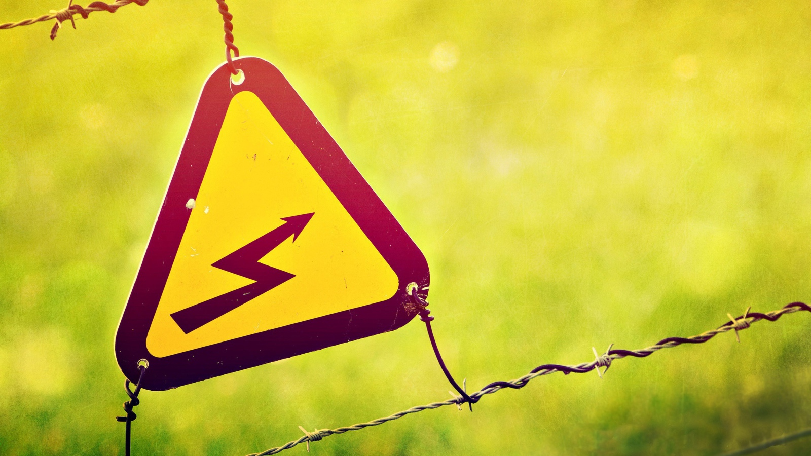Знак опасности поражения током